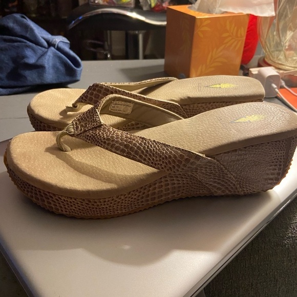 Volatile snakeskin high end thong wedges comfortable size 10 women’s - Picture 2 of 11